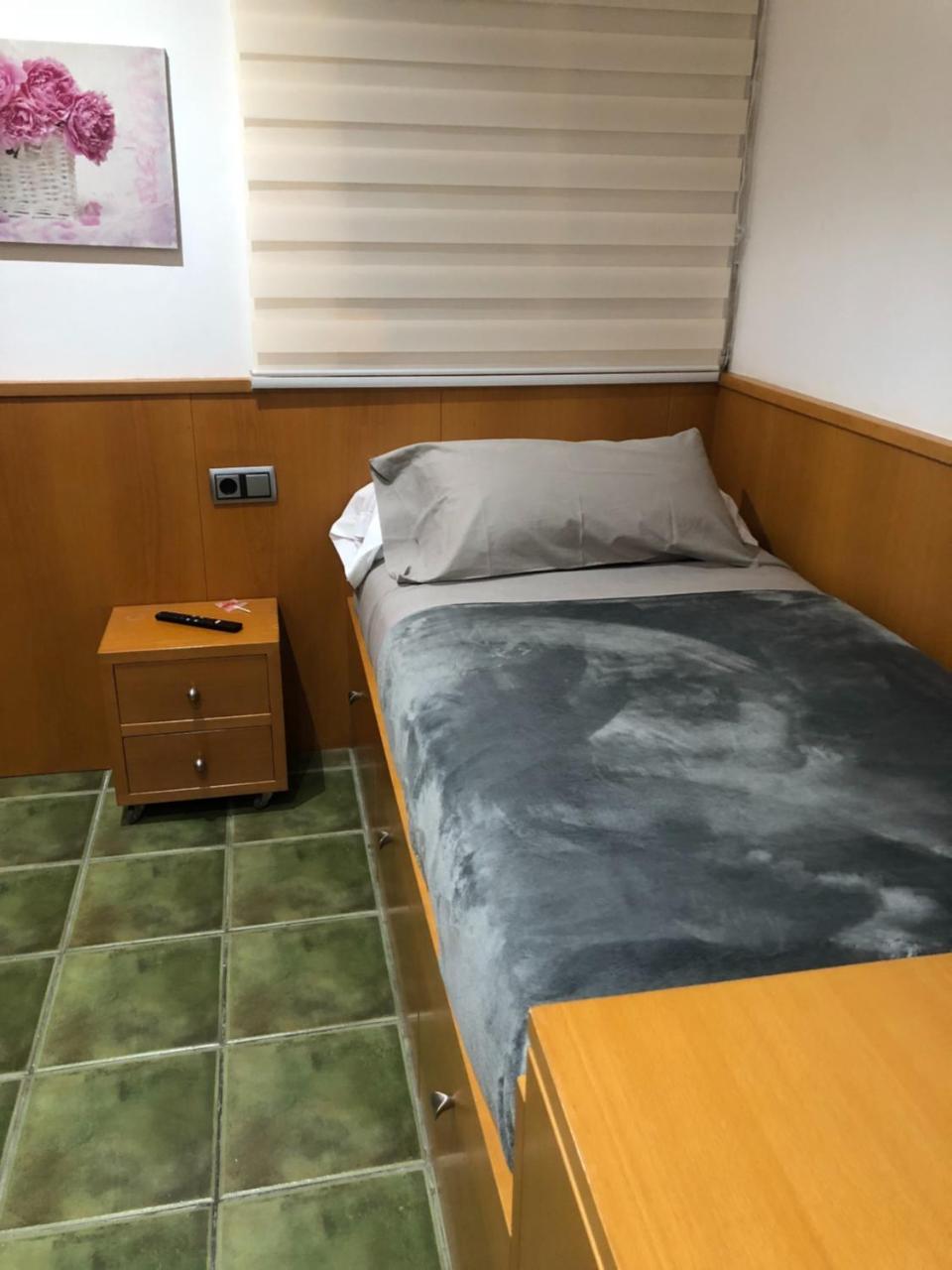 Private Rooms - Airport 산트 보이 데 요브레가트 외부 사진