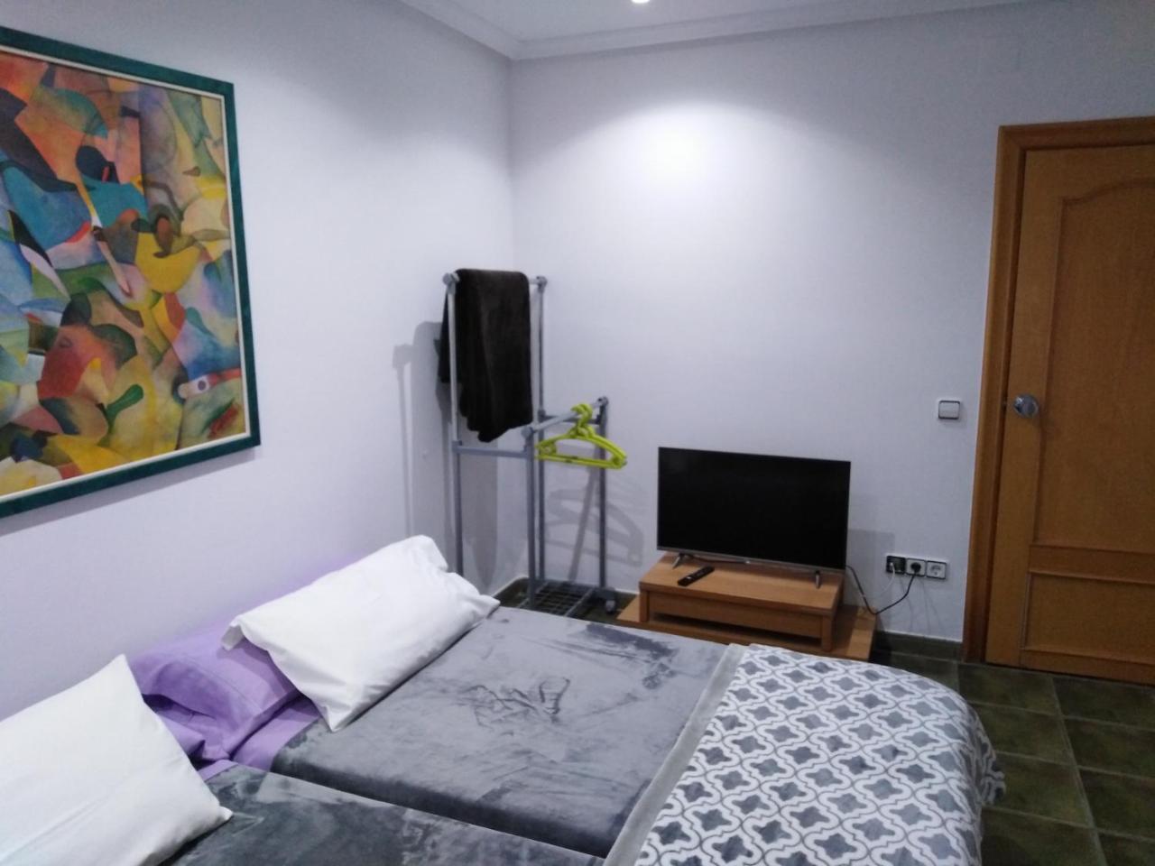 Private Rooms - Airport 산트 보이 데 요브레가트 외부 사진