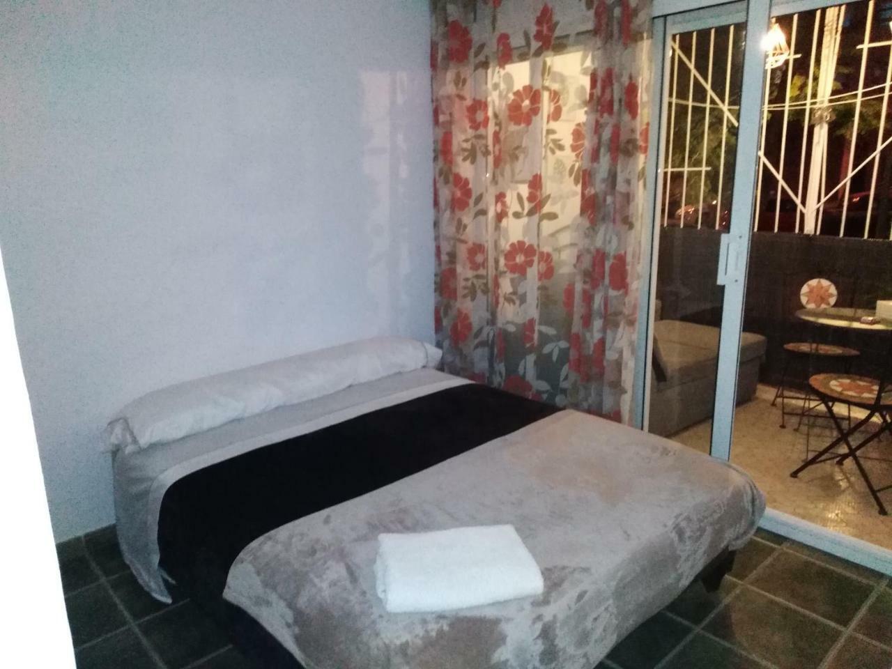 Private Rooms - Airport 산트 보이 데 요브레가트 외부 사진