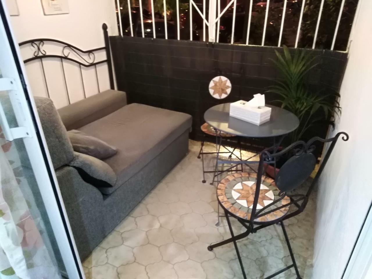 Private Rooms - Airport 산트 보이 데 요브레가트 외부 사진