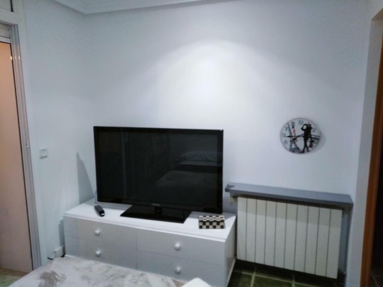 Private Rooms - Airport 산트 보이 데 요브레가트 외부 사진